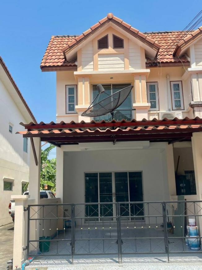 ขายด่วน ทาวน์เฮ้าส์2 ชั้น หมู่บ้านรินรดา3 หนองตำลึง ราคา 1.59ล้าน หลังริม