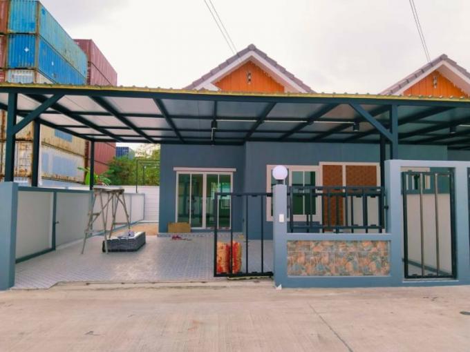 ขาย ทาวน์โฮมชั้นเดียว พิกัดใกล้ปิ่นทอง 2 บึงวรกิจ อ.ศรีราชา ราคา 1.xx ล้าน