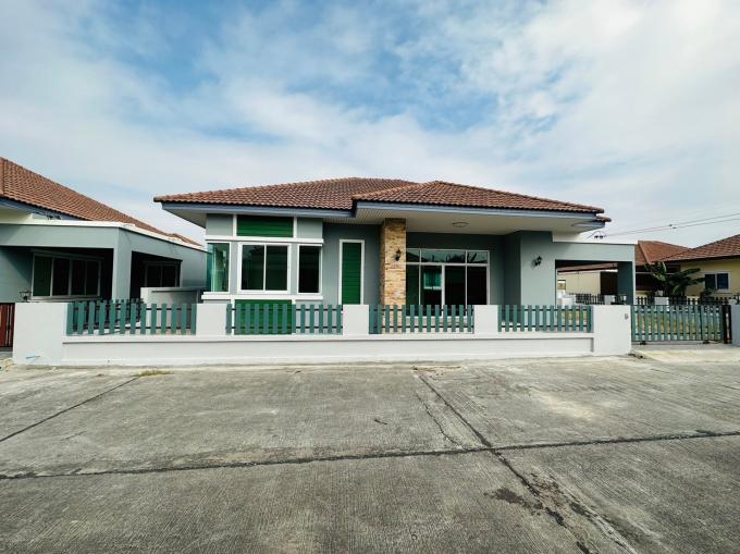 ขาย บ้านใหม่ มือหนึ่ง หมู่บ้านพานาปาร์ค บ้านเดี่ยวชั้นเดียว ห้องโถงใหญ่มาก พร้อมที่จอดรถ หนองหงษ์