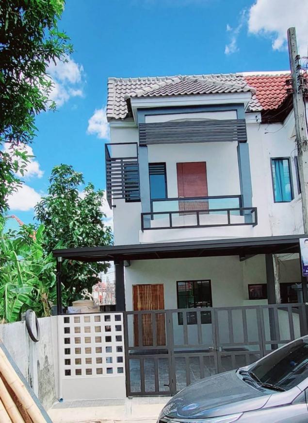 ทาวน์เฮ้าส์มือสอง โครงการจินดาทาวน์ Number 22 คู้บอน 27 แยก 53