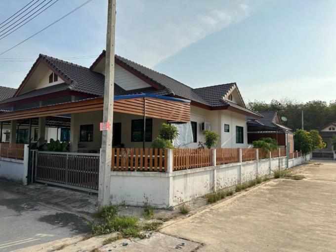 ขายบ้านเดี่ยว หลังริม หมู่บ้าน วโรรส8 บ้านค่ายจังหวัดระยอง ผ่อนตรงหรือกู้ผ่านธนาคารก็ได้