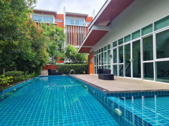 บ้านใหม่ 4 ชั้น หลังมุม หมู่บ้าน กุญชร์สิริ ใจกลางเมือง แหลมฉบัง ระยอง