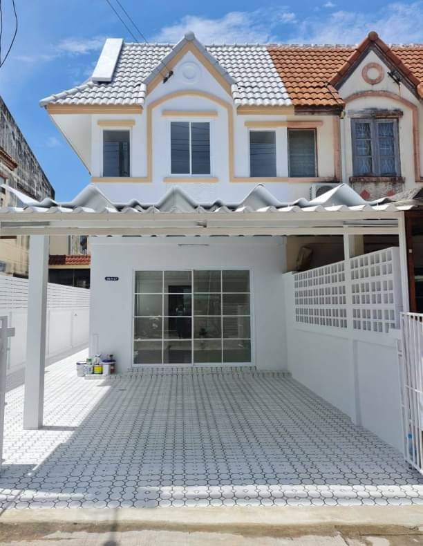 ด่วนน ทาวน์โฮม 2 ชั้น พื้นที่เยอะ รีโนเวทสไตล์มินิมอล