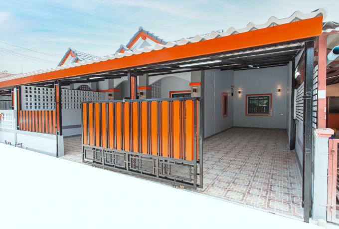 ขายบ้าน หนองขาม จันทนาธานี จอดรถได้ 2-3 คัน ราคาไม่ถึง 2 ล้าน ห่างจากวัดหนองขาม 3 นาที