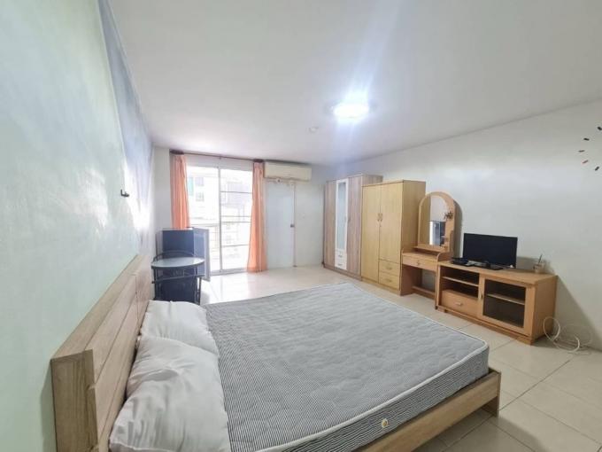 ปล่อยเช่าคอนโด ศรีราชา 5000 บาท  คอนโด ลัดดาเพลส 9 กิโล ใกล้โรงเรียนเซนต์ปอน  ใกล้ตึกคอมศรีราชา