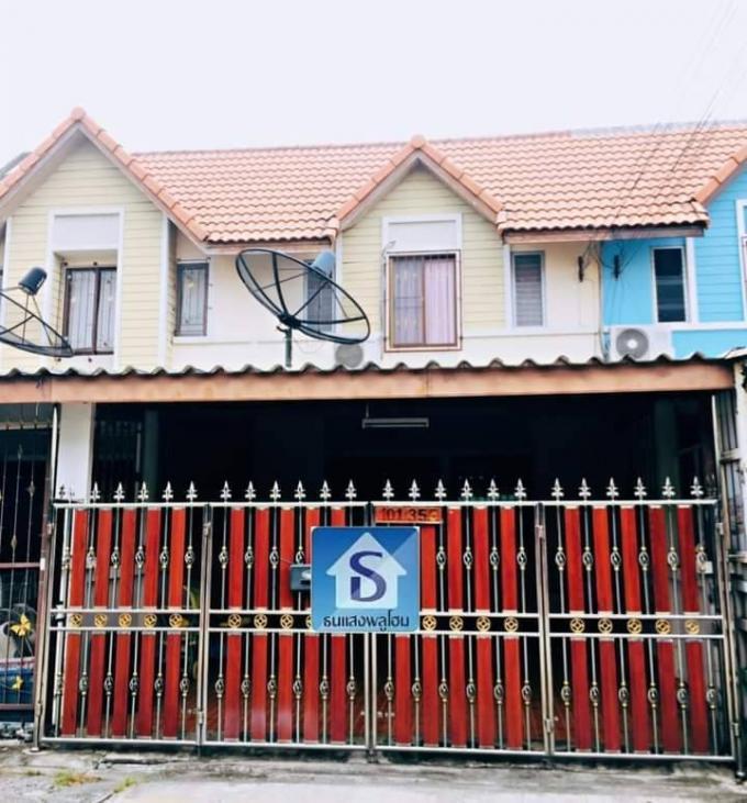 ขายด่วนบ้านทาวน์​เฮ้าส์​ 2​ ชั้น​ หมู่บ้านแฟมิลี่แลนด์​ (อมตะนครนาป่า) - ขายบ้านมือสอง ชลบุรี