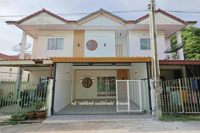 ทาวน์โฮม รีโนเวทใหม่ อ่าวอุดม แหลมฉบัง สไตล์มินิมอล ใกล้ถนนสุขุมวิท ฝั่งทะเล