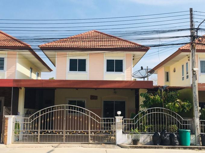 ขายบ้านแฝด 2 ชั้น บ้านริมสวน วัดท้องคุ้ง(นาป่าชลบุรี) 3.6 ล้าน