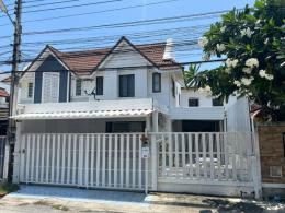 ขายด่วนบ้านแฝด มีพื้นที่ ทำเลเมืองชลบุรี เดอะคันทรี เมืองใหม่ ขายด่วนบ้านแฝด มีพื้นที่ ทำเลเมืองชลบุรี เดอะคันทรี เมืองใหม่